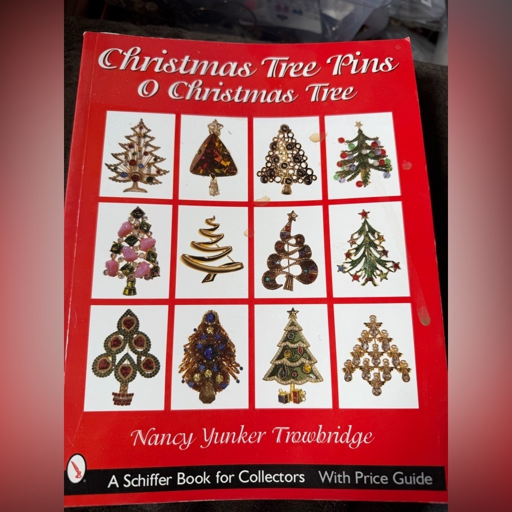 🙈2/$40 Christmas Tree Pins Collectors book